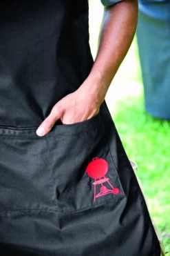 Delantal Negro Ajustable Weber -cocina al aire libre comercio delantal ajustable weber apron 6474 7